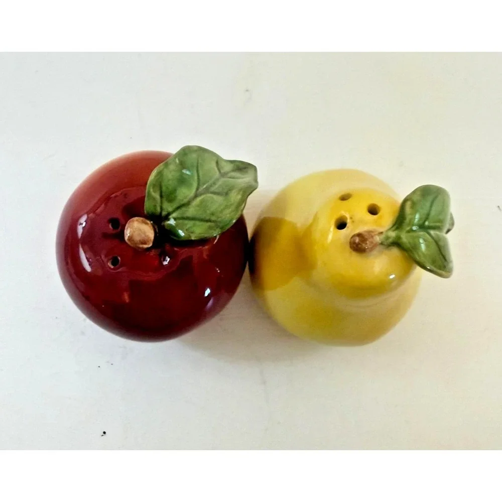 Unmarked Salt and Pepper Set Ceramic Fruit Apple Pear Cottagecore Granny